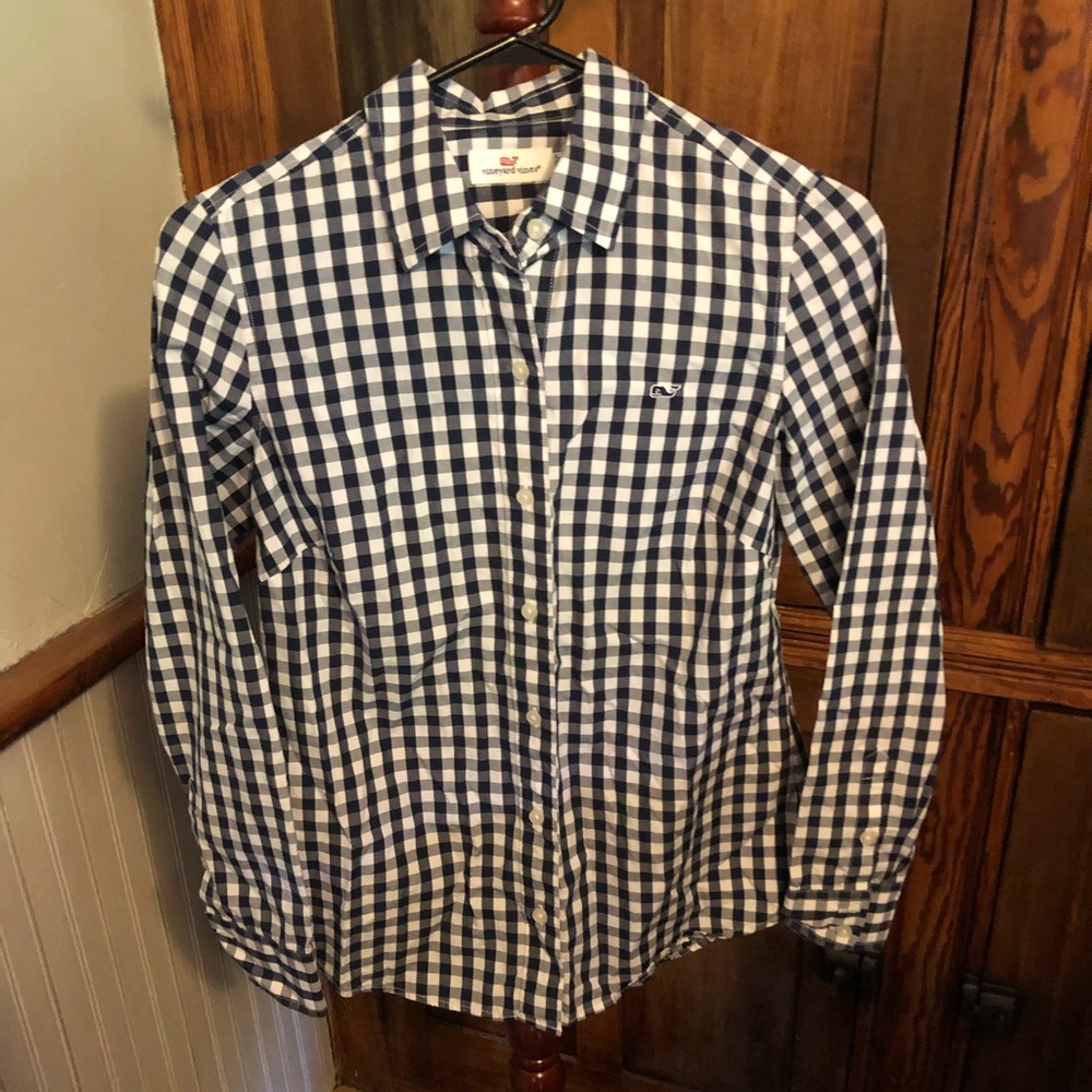 Women’s Vineyard Vines button down top